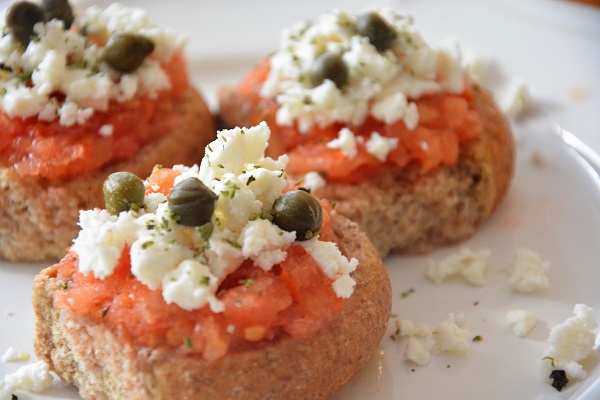 Dakos (skorpor med tomat och feta)