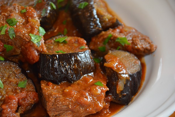 Kött med aubergine